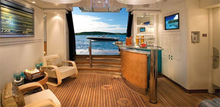 Có tới 4 quầy bar trên du thuyền này và Sycara V có khoang chứa nhiên liệu lớn để đảm bảo những chuyến đi dài không bị thiếu nhiên liệu. Có tới 4 quầy bar trên du thuyền này và Sycara V có khoang chứa nhiên liệu lớn để đảm bảo những chuyến đi dài không bị thiếu nhiên liệu.