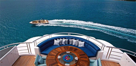 Sycara V có một thuyền con dài hơn 7 mét hiệu Novurania Launch. Sycara V có một thuyền con dài hơn 7 mét hiệu Novurania Launch.