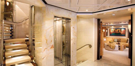 Nếu không muốn đi thang bộ, có thể sử dụng thang máy của du thuyền Nếu không muốn đi thang bộ, có thể sử dụng thang máy của du thuyền