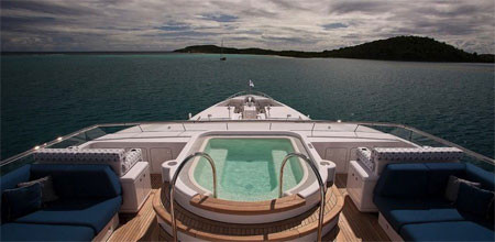 Thả mình trong bồn tắm sục Jacuzzi là một cách tuyệt vời để thư giãn vào những buổi chiều. Thả mình trong bồn tắm sục Jacuzzi là một cách tuyệt vời để thư giãn vào những buổi chiều.