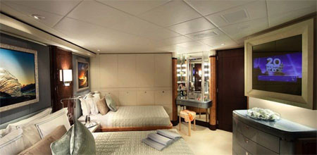 Phòng dành cho thủy thủ đoàn có đủ chỗ cho 20 người. Phòng dành cho thủy thủ đoàn có đủ chỗ cho 20 người.