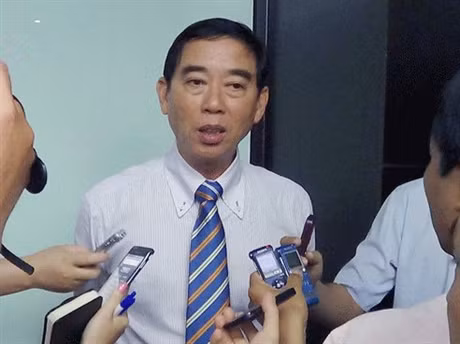 Ông Nguyễn Thanh Toại trả lời báo chí - Ảnh: TBKTSG.