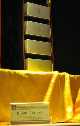 Hộp bánh đắt nhất của mùa trung thu năm nay. Ảnh: Anh Quân Hộp bánh đắt nhất của mùa trung thu năm nay. Ảnh: Anh Quân