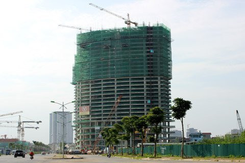 Nhà CT9 thuộc Dự án Văn Phú Victoria mới chỉ đổ sàn tới tầng 29 trong khi theo thiết kế có 39 tầng, nhưng chủ đầu tư đã yêu cầu khách hàng nộp tiền đợt 3, với tổng số tiền hơn 90% giá trị hợp đồng. Nhà CT9 thuộc Dự án Văn Phú Victoria mới chỉ đổ sàn tới tầng 29 trong khi theo thiết kế có 39 tầng, nhưng chủ đầu tư đã yêu cầu khách hàng nộp tiền đợt 3, với tổng số tiền hơn 90% giá trị hợp đồng.