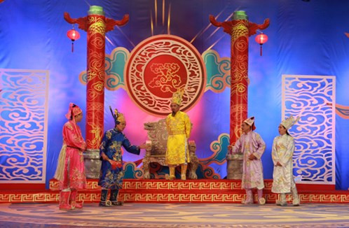 Táo quân 2014 VTC: Táo Giáo dục đòi tát Táo Y tế “rơi răng” Táo quân 2014 VTC: Táo Giáo dục đòi tát Táo Y tế “rơi răng”