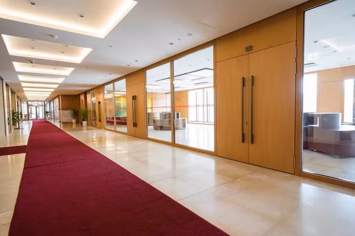 Cửa gỗ Eurowindow được thử nghiệm khả năng chống cháy trong thời gian hơn 2 giờ và đặc biệt có khả năng ngăn khói xâm nhập vào trong phòng.