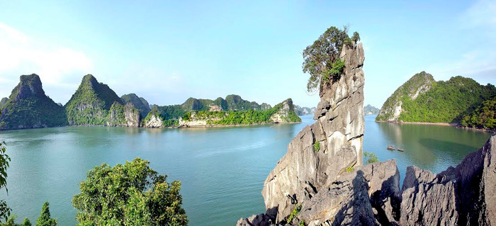 Với tâm nguyện đánh thức vùng di sản phía Đông Bắc của Tổ quốc, Tập đoàn Sun Group sẽ đầu tư nhiều công trình quy mô, đẳng cấp tại Hạ Long. Với tâm nguyện đánh thức vùng di sản phía Đông Bắc của Tổ quốc, Tập đoàn Sun Group sẽ đầu tư nhiều công trình quy mô, đẳng cấp tại Hạ Long.