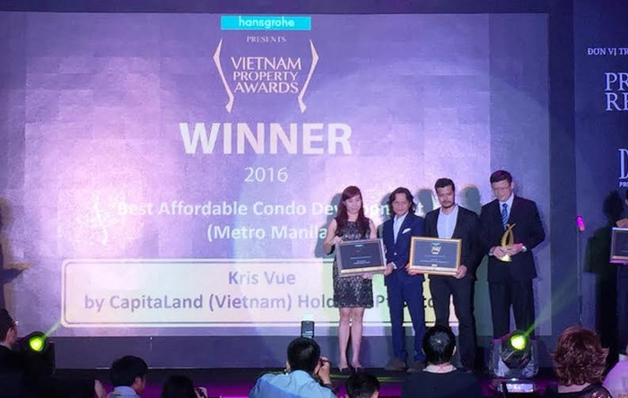 Bà Phạm Thị Minh Hiếu – Đại diện chủ đầu tư dự án The GoldView nhận giải thưởng tại hạng mục Dự án chung cư cao cấp tốt nhất TP.Hồ Chí Minh. Bà Phạm Thị Minh Hiếu – Đại diện chủ đầu tư dự án The GoldView nhận giải thưởng tại hạng mục Dự án chung cư cao cấp tốt nhất TP.Hồ Chí Minh.