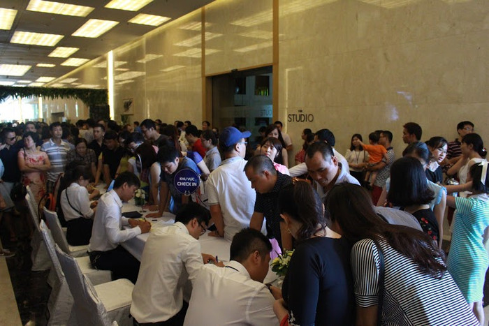 Tại sự kiện, TNR Holdings đã dành tặng hàng nghìn quà tặng cao cấp tới tất cả các khách hàng đã mua căn hộ tại Goldmark City. Món quà là lời cảm ơn và tri ân sâu sắc của TNR Holdings đến những khách hàng đã lựa chọn dự án là nơi an cư lý tưởng của mình.