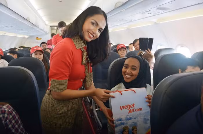 Hành khách bất ngờ nhận được những món quà xinh xắn trên chuyến bay.