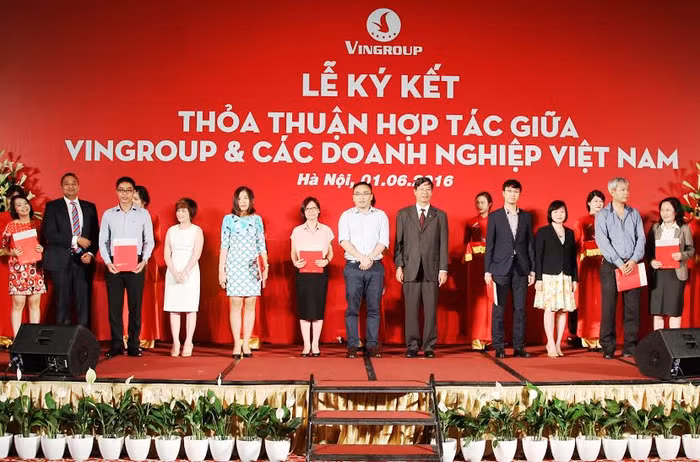 Lễ ký kết hợp tác đợt 1 giữa Vingroup với gần 250 doanh nghiệp Việt tham gia chương trình “Đồng hành, hỗ trợ và thúc đẩy sản xuất nội địa”.