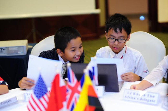 Tại VinCamp, các bạn trẻ được trao quyền để nói lên quan điểm, tiếng nói của mình, đồng thời đề xuất những đóng góp cụ thể cho cộng đồng, đất nước. Tại VinCamp, các bạn trẻ được trao quyền để nói lên quan điểm, tiếng nói của mình, đồng thời đề xuất những đóng góp cụ thể cho cộng đồng, đất nước.