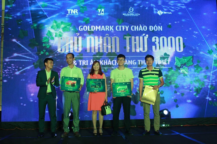 Cũng trong sự kiện này, các phần thưởng giá trị là chuyến du lịch dành cho 2 người đến những địa điểm lý tưởng cho mùa hè năm nay như: Hàn Quốc, Malaysia, Đà Nẵng cũng được TNR Holdings gửi đến các chủ nhân mới của Goldmark City. Những món quà hấp dẫn và ý nghĩa này hứa hẹn sẽ đem tới những trải nghiệm tuyệt vời cho khách hàng.