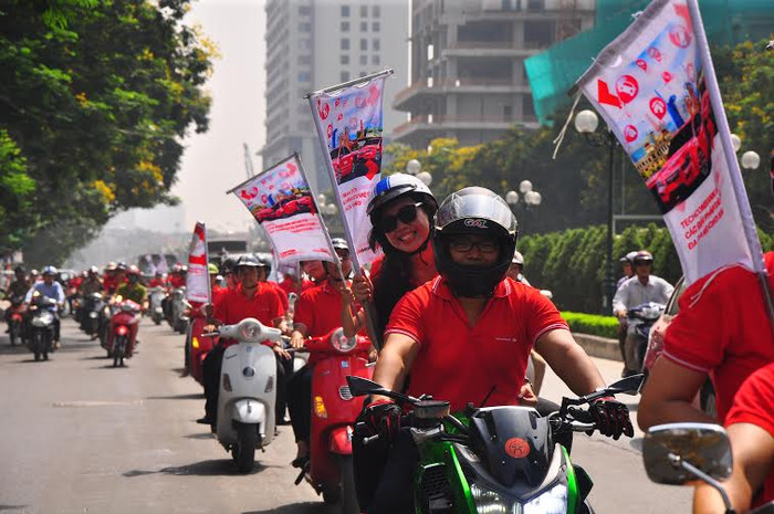 … cùng cờ phướn rợp trời. … cùng cờ phướn rợp trời.