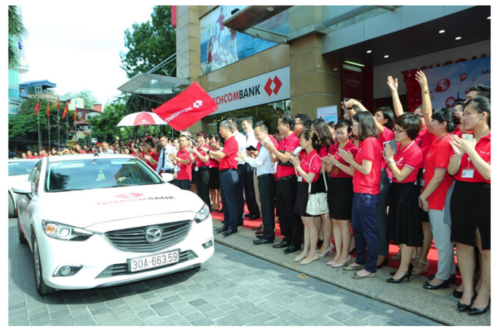 Hành trình xuyên Việt được dẫn đầu bởi đoàn xe ô tô dũng mãnh. Hành trình xuyên Việt được dẫn đầu bởi đoàn xe ô tô dũng mãnh.