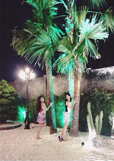 Thảo Tiên bên chị gái khi học cấp 2