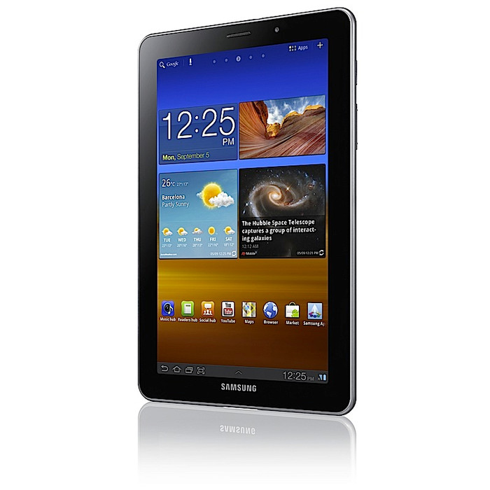Galaxy Tab trang bị cpu 2 nhân 1.4Ghz, RAM 1GB, có bộ nhớ trong 16/32/64GB và khe thẻ MicroSD, Camera sau 3.0Mp, Camera trước 2.0Mp, trọng lượng 335gram, dĩ nhiên là có 3G.