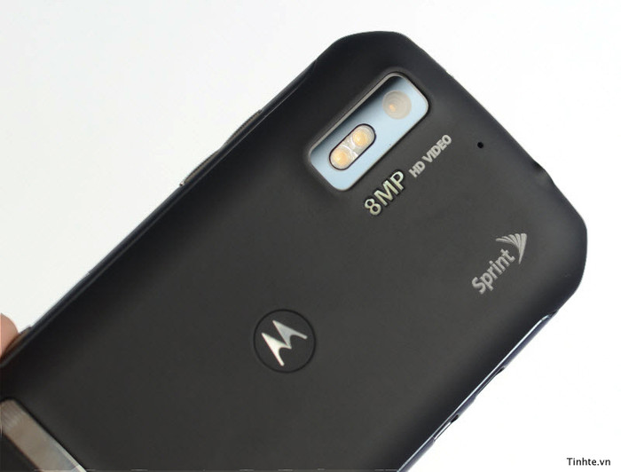 Bên cạnh chuẩn mạng 4G cao cấp và Wi-Fi chuẩn n, Photon 4G còn được trang bị kết nối băng thông rộng WiMAX. Máy dùng HĐH Android 2.3 với giao diện MotoBlur đặc trưng của hãng Motorola, các widget kèm theo cũng được thiết kế rất vuông vức và đầy màu sắc cho phù hợp với hình dáng mạnh mẽ và nam tính của máy. Bên cạnh chuẩn mạng 4G cao cấp và Wi-Fi chuẩn n, Photon 4G còn được trang bị kết nối băng thông rộng WiMAX. Máy dùng HĐH Android 2.3 với giao diện MotoBlur đặc trưng của hãng Motorola, các widget kèm theo cũng được thiết kế rất vuông vức và đầy màu sắc cho phù hợp với hình dáng mạnh mẽ và nam tính của máy.