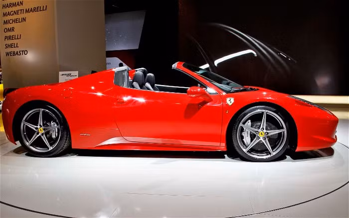 Động cơ cho công suất đầu ra 127 mã lực/lít và mô-men xoắn 120 Nm/lít, tiêu thụ chỉ 13,3 lít/100 km và mức khí thải CO2 là 307 g/km.