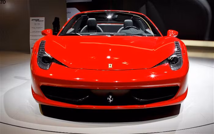 Bên cạnh những đối thủ như Lamborghini Aventador hay McLaren MP4-12C thì 2 đối thủ mới của Ferrari 458 Spider còn có Audi R8 GT Spyder và Mercedes SLS AMG Roadster. Nếu so sánh với SLS AMG Roadster thì 458 Spider vẫn có cái hay riêng với thiết kế mui xếp hiện đại trong khi SLS AMG Roadster là cửa cánh chim. Về động cơ, cả SLS AMG Roadster và 458 Spider đều có sự tương quan. SLS AMG Roadster sử dụng động cơ V8 6.3 lít cho công suất 563 mã lực, mô-men xoắn cực đại 649 Nm và vận tốc tối đa 314 km/h. Trong khi đó, Audi R8 GT Spyder lại trang bị động cơ giống với Ferrari 458 Spider.