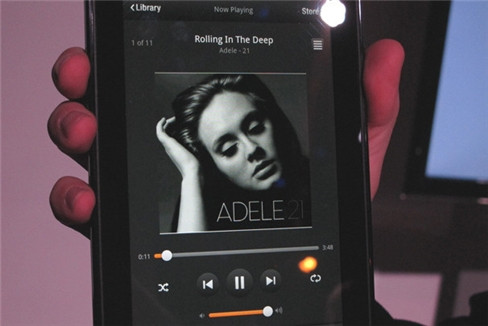 Kindle Fire: Music Player Amazon cho phép các thành viên Prime (thuê bao 79 USD/năm) truy cập vào thư viện phim và TV của mình, và còn được phục vụ với một sạp báo gồm nhiều tạp chí, sách, âm nhạc, và các ứng dụng từ Amazon Appstore. Khách mua Kindle Fire được sử dụng dịch vụ miễn phí trong một tháng nếu chưa phải là thuê bao Prime. Kindle Fire: Music Player Amazon cho phép các thành viên Prime (thuê bao 79 USD/năm) truy cập vào thư viện phim và TV của mình, và còn được phục vụ với một sạp báo gồm nhiều tạp chí, sách, âm nhạc, và các ứng dụng từ Amazon Appstore. Khách mua Kindle Fire được sử dụng dịch vụ miễn phí trong một tháng nếu chưa phải là thuê bao Prime.