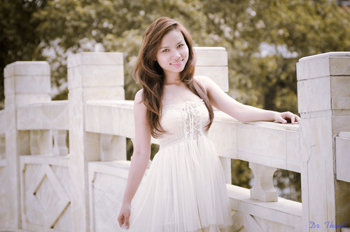 Hắt sáng tốt tạo chấm sáng trong mắt ở vị trí tự nhiên.