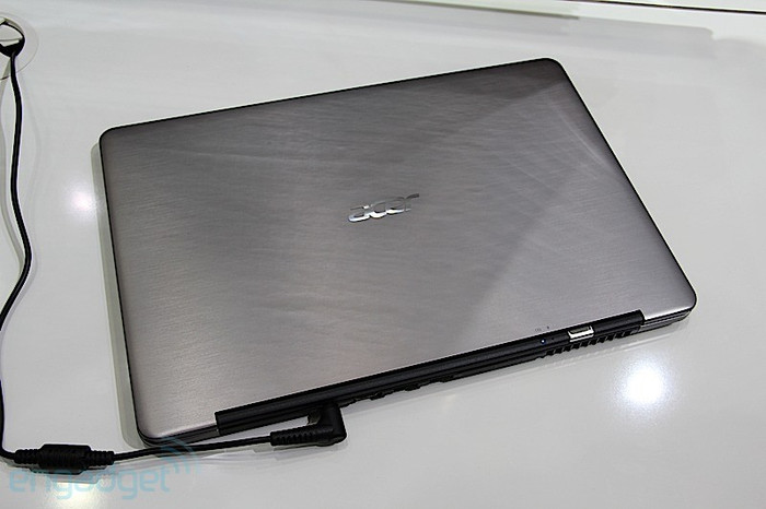 Người dùng có thể chọn lựa giữa ổ SSD 240GB hoặc ổ cứng 320/500GB với một ổ SSD nhúng trên bo mạch chủ để tăng tốc độ khởi động máy. Tuy nhiên, theo Acer giải thích, ổ SSD tích hợp này sẽ không nhìn thấy bằng các trình duyệt tập tin thông thường, do đó người dùng không thể chuyển hệ điều hành của mình vào ổ này. Người dùng có thể chọn lựa giữa ổ SSD 240GB hoặc ổ cứng 320/500GB với một ổ SSD nhúng trên bo mạch chủ để tăng tốc độ khởi động máy. Tuy nhiên, theo Acer giải thích, ổ SSD tích hợp này sẽ không nhìn thấy bằng các trình duyệt tập tin thông thường, do đó người dùng không thể chuyển hệ điều hành của mình vào ổ này.