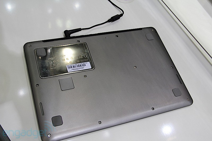 Acer Aspire S3 sẽ được bán chính thức tại châu Âu vào cuối năm nay với giá khởi điểm là 799 Euro, tương đương 1133 USD. Acer Aspire S3 sẽ được bán chính thức tại châu Âu vào cuối năm nay với giá khởi điểm là 799 Euro, tương đương 1133 USD.