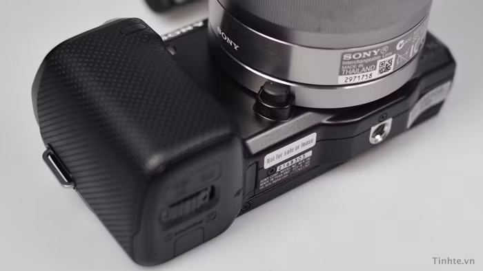 Nút mở ngàm ống kính