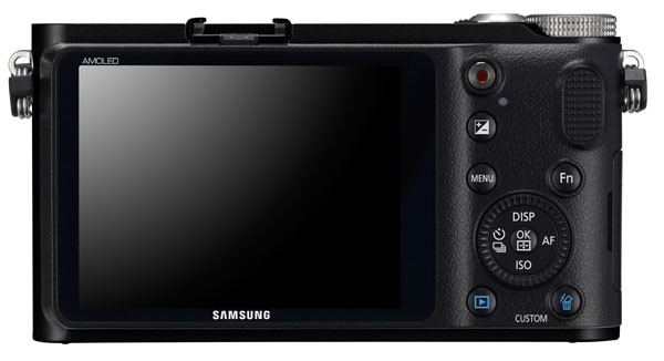 NX200 có thể chụp liên tiếp 7 khung ảnh trong một giây khi bật chế độ Advanced AF, quay phim Full HD 1080 ở tốc độ 30fps và thu âm thanh stereo. NX200 có thể chụp liên tiếp 7 khung ảnh trong một giây khi bật chế độ Advanced AF, quay phim Full HD 1080 ở tốc độ 30fps và thu âm thanh stereo.