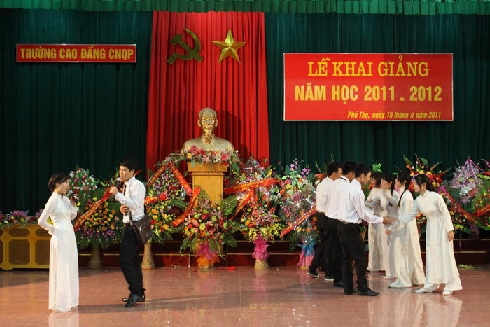 và một chút trẻ trung của thời sinh viên qua tiết mục Nợ duyên của Khối kế toán