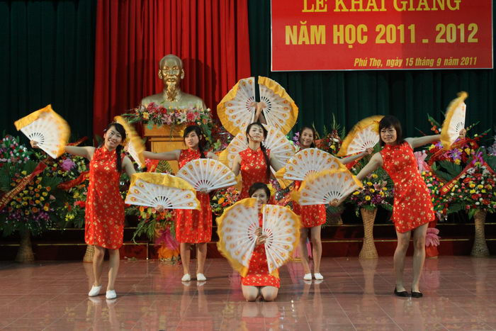 Rộn ràng với tiết mục múa Như ý cát tường của Khối Kế toán