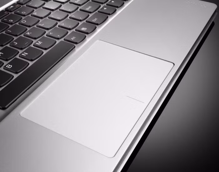 Máy có tuỳ chọn SSD 256GB cho thời gian khởi động máy chỉ 8 đến 10 giây.