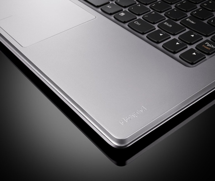 Màn hình 13,3" của U300s có độ phân giải 1366 x 768 tỉ lệ 16:9, RAM DDR3 4GB, chip đồ hoạ tích hợp Intel HD 3000. Màn hình 13,3" của U300s có độ phân giải 1366 x 768 tỉ lệ 16:9, RAM DDR3 4GB, chip đồ hoạ tích hợp Intel HD 3000.