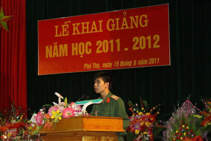 Học viên Hoàng Quốc Việt thay mặt toàn thể học viên hứa sẽ học tập tốt và thực hiện nghiêm túc các quy định của Nhà trường