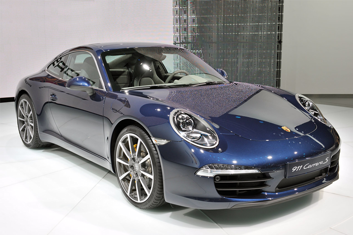 Theo hãng sản xuất, 911 Carrera dự kiến có giá từ £71.449 (98.762 USD) và £81.242 ( 112.299 USD) với 911 Carrera S. Xe sẽ chính thức bán ra vào ngày 17/12 sắp tới tại thị trường Anh quốc. Ở Việt Nam, đợt đặt hàng các phiên bản 911 Carrera đời mới này đã diễn ra từ cách đây 3 tuần, chính xác là 23/8. Theo hãng sản xuất, 911 Carrera dự kiến có giá từ £71.449 (98.762 USD) và £81.242 ( 112.299 USD) với 911 Carrera S. Xe sẽ chính thức bán ra vào ngày 17/12 sắp tới tại thị trường Anh quốc. Ở Việt Nam, đợt đặt hàng các phiên bản 911 Carrera đời mới này đã diễn ra từ cách đây 3 tuần, chính xác là 23/8.