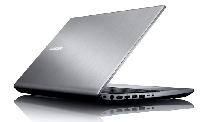 Dù sở hữu màn hình 15,5" nhưng máy chỉ nhỏ như một chiếc máy 14" nhờ vào viền màn hình được thiết kế tinh giản với độ mỏng chỉ 0,25". Dù sở hữu màn hình 15,5" nhưng máy chỉ nhỏ như một chiếc máy 14" nhờ vào viền màn hình được thiết kế tinh giản với độ mỏng chỉ 0,25".