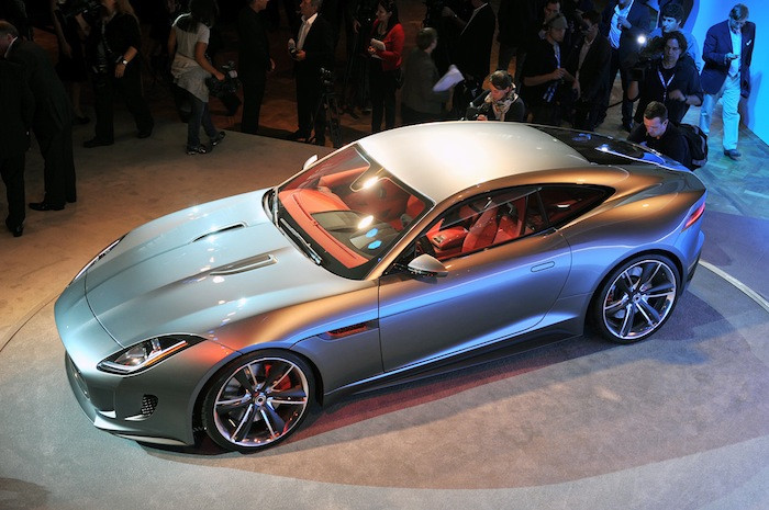 Chỉ với hai chỗ ngồi và độ dài tổng thể 4,4 mét, C-X16 là xe nhỏ nhất mà Jaguar sản xuất kể từ năm 1954 với model XK120. C-X16 sẽ được giới thiệu tại buổi họp báo Jaguar Land Rover diễn ra tại Frankfurt Motor Show 2011. Chỉ với hai chỗ ngồi và độ dài tổng thể 4,4 mét, C-X16 là xe nhỏ nhất mà Jaguar sản xuất kể từ năm 1954 với model XK120. C-X16 sẽ được giới thiệu tại buổi họp báo Jaguar Land Rover diễn ra tại Frankfurt Motor Show 2011.