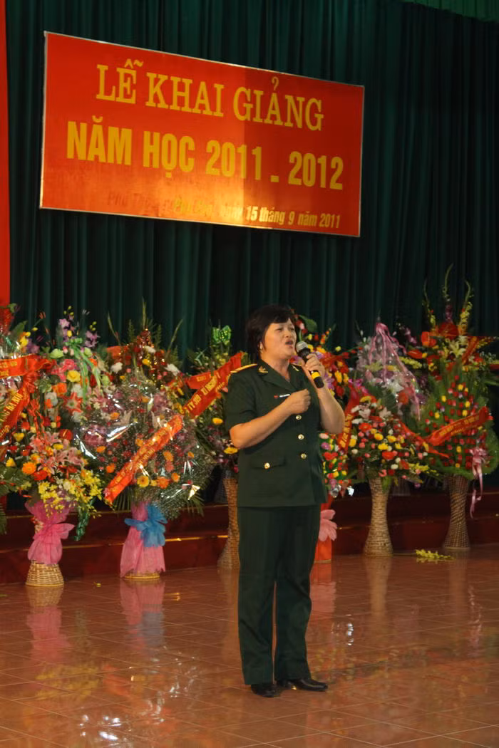 Tiếp theo là giọng đơn ca ngọt ngào, sâu lẳng của cô giáo Đinh Lan Phương với bài hát Khát vọng