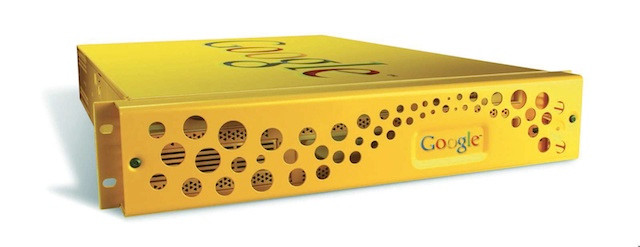 2002: Ra mắt phần cứng Google Search Appliance Đầu năm 2002, Google giới thiệu sản phẩm phần cứng đầu tiên của mình là Google Search Appliance. Một loại thiết bị có thể gắn vào máy tính và cung cấp các chức năng tìm kiếm nâng cao để tìm các tài liệu bên trong máy. Tháng 05/2002, Google giới thiệu chức năng Labs để người dùng có thể thử nghiệm trước các phần mềm mà phòng Nghiên cứu và Phát triển của hãng đang phát triển. Cuối năm đó, Google tiếp tục cho ra mắt dịch vụ xem tin tức Google News với 4000 nguồn tin. 2002: Ra mắt phần cứng Google Search Appliance Đầu năm 2002, Google giới thiệu sản phẩm phần cứng đầu tiên của mình là Google Search Appliance. Một loại thiết bị có thể gắn vào máy tính và cung cấp các chức năng tìm kiếm nâng cao để tìm các tài liệu bên trong máy. Tháng 05/2002, Google giới thiệu chức năng Labs để người dùng có thể thử nghiệm trước các phần mềm mà phòng Nghiên cứu và Phát triển của hãng đang phát triển. Cuối năm đó, Google tiếp tục cho ra mắt dịch vụ xem tin tức Google News với 4000 nguồn tin.