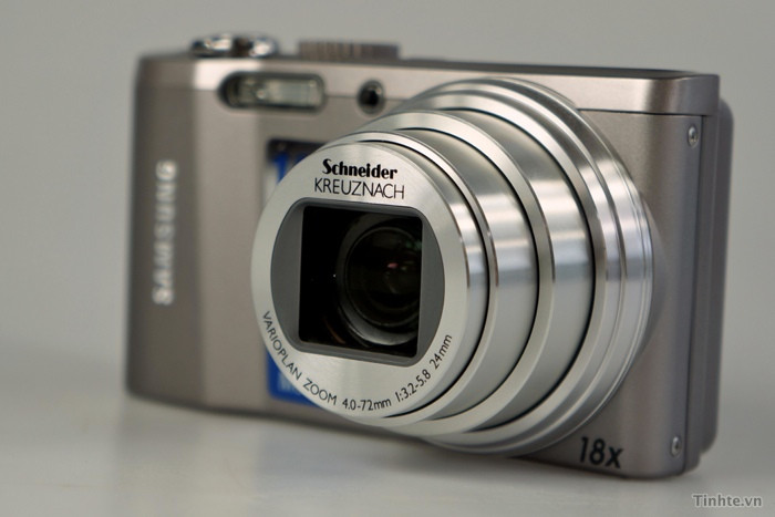 WB700 sử dụng cảm biến có độ phân giải 14MP (loại CCD) và nó có các chế độ chỉnh tay như A,S hay M. Kết hợp với ISO tối đa 3200 và khả năng chụp ảnh RAW thì bạn có thể kiểm soát rất nhiều các thông số của bức ảnh mình sẽ chụp. Nhược điểm của máy là màn hình 3inch QVGA chưa thật đẹp. WB700 sử dụng cảm biến có độ phân giải 14MP (loại CCD) và nó có các chế độ chỉnh tay như A,S hay M. Kết hợp với ISO tối đa 3200 và khả năng chụp ảnh RAW thì bạn có thể kiểm soát rất nhiều các thông số của bức ảnh mình sẽ chụp. Nhược điểm của máy là màn hình 3inch QVGA chưa thật đẹp.