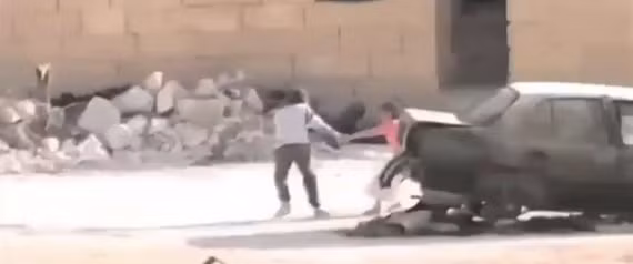 Hành động dũng cảm của cậu bé người Syria Hành động dũng cảm của cậu bé người Syria