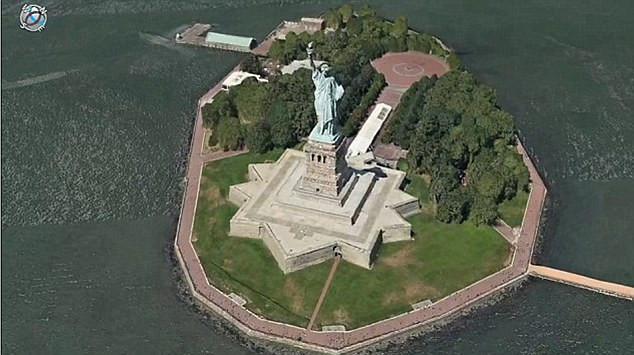 Những chiếc máy quay hạng quân sự của Apple này có thể nhìn vào bên trong các ngôi nhà qua các khung cửa sổ.