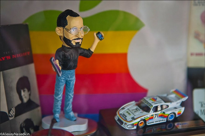 Ngỡ ngàng trước bộ sưu tập các sản phẩm công nghệ của APPLE tại Nga