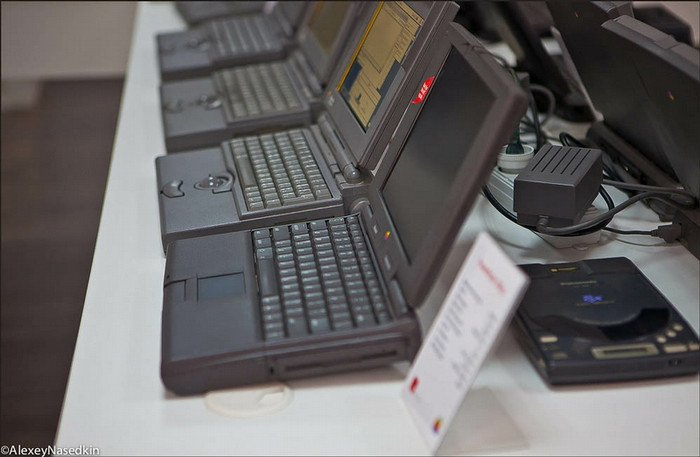 Những chiếc laptop Apple đầu tiên