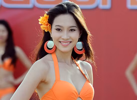 "Đâu phải chỉ có tiền mới giúp mình trở thành Hoa hậu, mà ở phía sau còn có cả công sức của rất nhiều người và sự nỗ lực của riêng tôi".