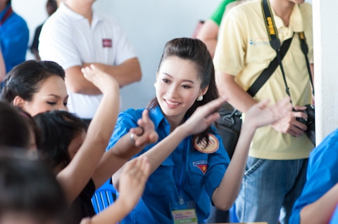 "Tất cả các trường học đều là nơi trang bị kiến thức cho học sinh, sinh viên dù cho trường đó lớn, nhỏ hay ở bất cứ nơi nào. Trước tiên tôi phải hoàn thiện khóa học của mình và tôi dự định sẽ bồi dưỡng thêm kiến thức ở một số khóa học khác." "Tất cả các trường học đều là nơi trang bị kiến thức cho học sinh, sinh viên dù cho trường đó lớn, nhỏ hay ở bất cứ nơi nào. Trước tiên tôi phải hoàn thiện khóa học của mình và tôi dự định sẽ bồi dưỡng thêm kiến thức ở một số khóa học khác."