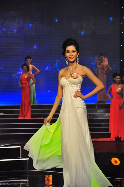 "Tôi không chối bỏ việc mình đã đề cập đến tấm gương của Hoa hậu Mai Phương Thúy. Tôi chỉ xin nói rõ là tôi muốn đi theo con đường hoạt động từ thiện bền bỉ của chị Thúy chứ không phải là một bản sao của chị ấy. Mà tôi nghĩ rằng, con người không ai thích có một bản sao và ngay cả tôi, tôi cũng không thich điều đó".