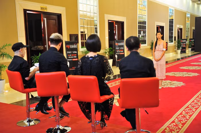 Thiên Trang chật vật vượt qua vòng đầu tiên và tỏ ra khá lúng túng ở vòng thi phỏng vấn. Thiên Trang chật vật vượt qua vòng đầu tiên và tỏ ra khá lúng túng ở vòng thi phỏng vấn.