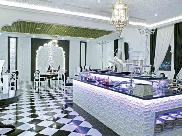 Thu Minh cũng chọn một căn hộ hoành tráng làm nơi luyện tập cho các thành viên đội chơi của mình. Thu Minh cũng chọn một căn hộ hoành tráng làm nơi luyện tập cho các thành viên đội chơi của mình.